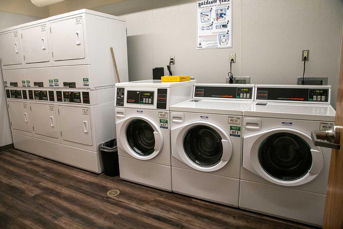 Shared Laundry room in 火博体育 student housing.